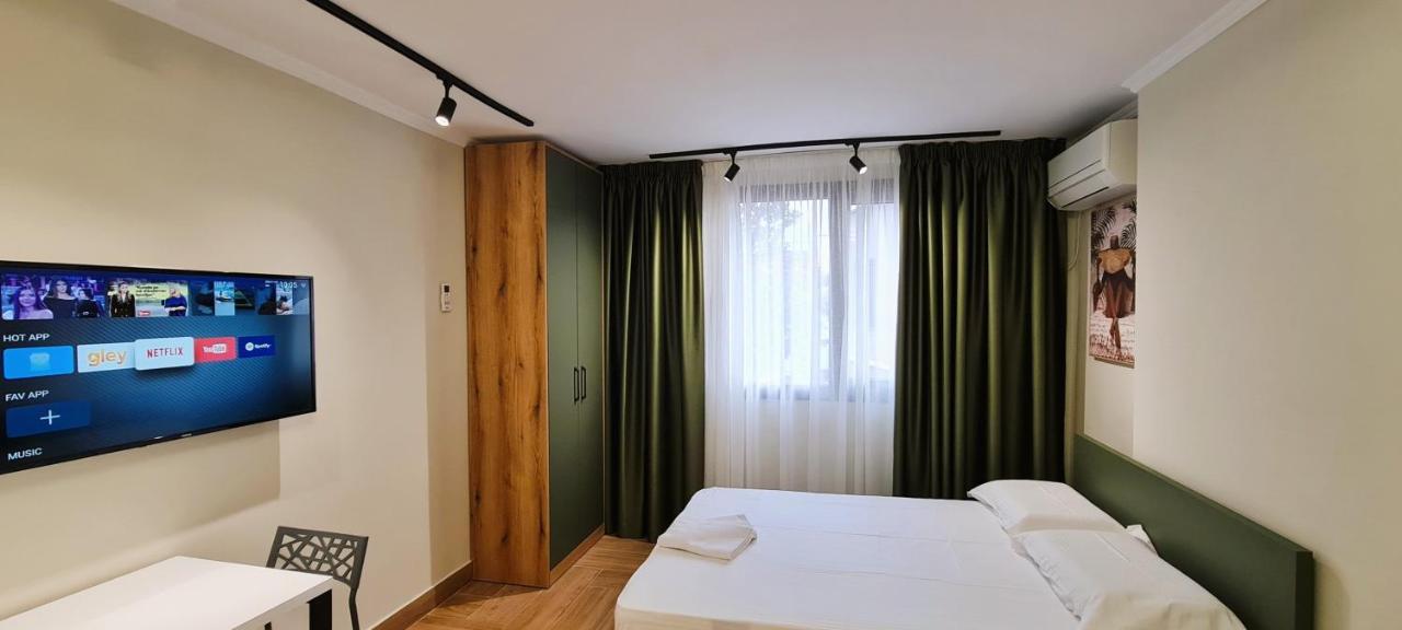 2V1 - Center Apartment 3 Тирана Екстер'єр фото
