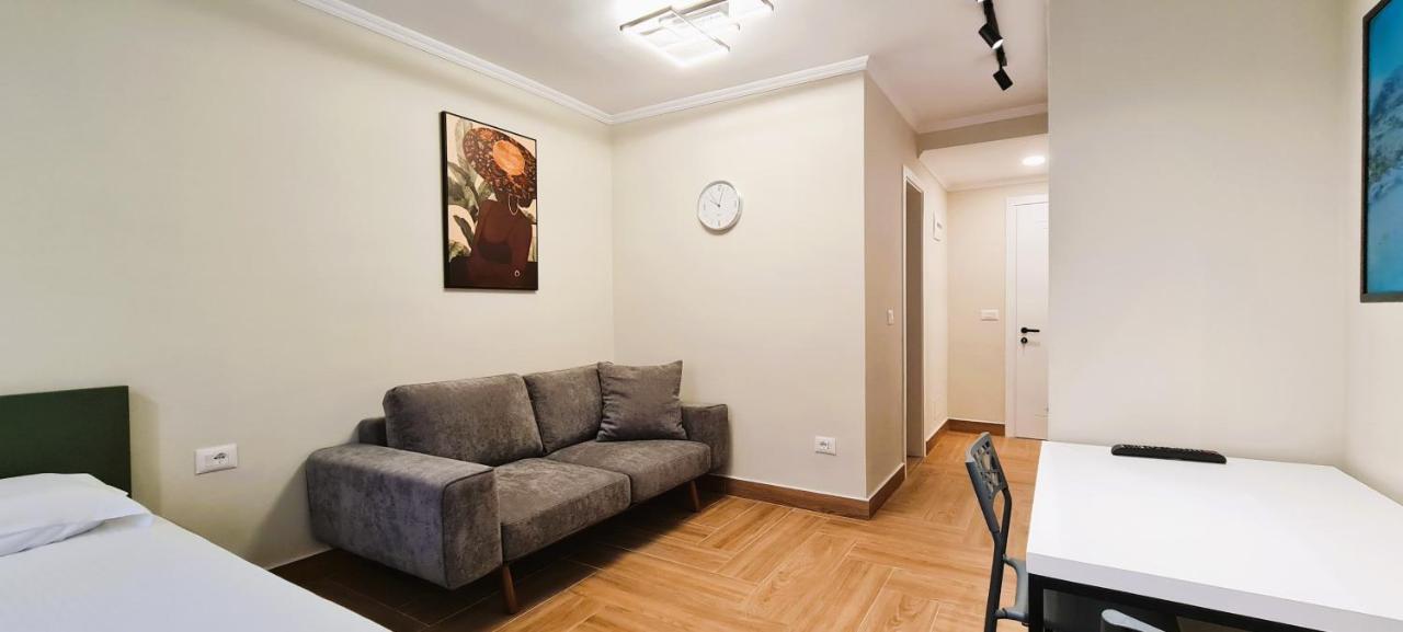 2V1 - Center Apartment 3 Тирана Екстер'єр фото